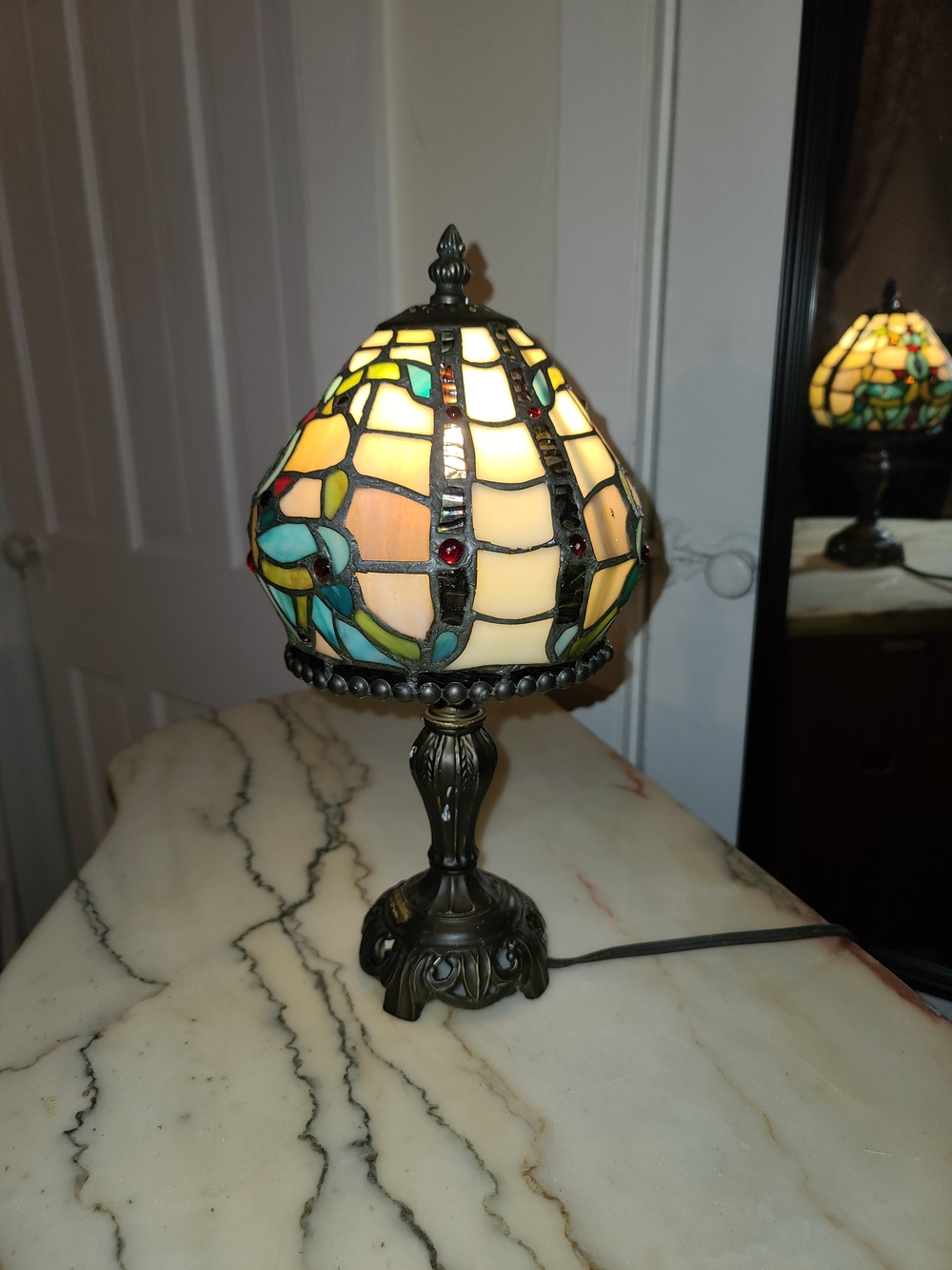 Dale Tiffanys Inc. Antiques Roadshow Lamp - Art Nouveau Stained Glass Desk Lamp - Picture 3 of 16